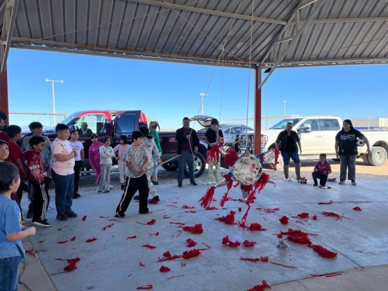 Niñas y niños de Puerto Peñasco disfrutaron de la tradicional Posada Navideña organizada por el Centro Comunitario.