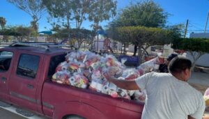 El Banco de Alimentos entregó 100 despensas al DIF Municipal como parte de su labor solidaria en Puerto Peñasco