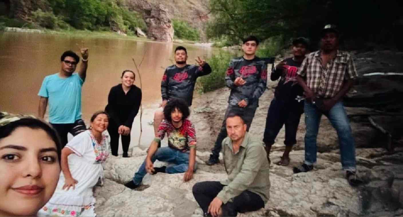 Se quedan varadas personas en sierra de Sonora tras creciente del río; acusan falta de apoyo de alcalde de Álamos