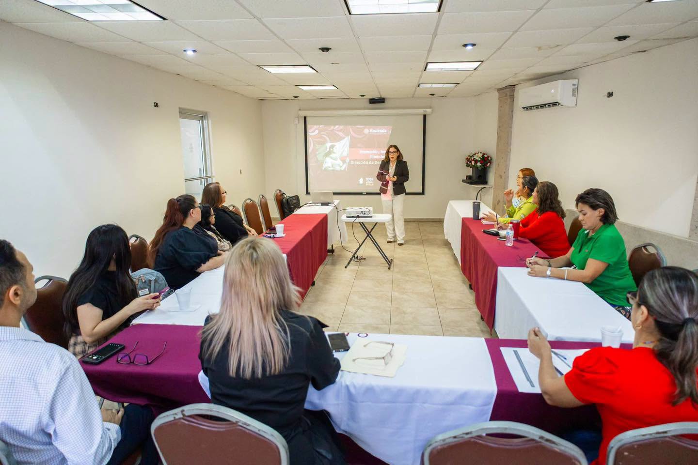 Emprendedoras de Peñasco reciben curso empresarial